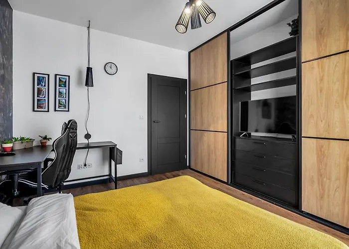 Stylish Airport Business Apartments - Parking, Balcony - By Rentujemy