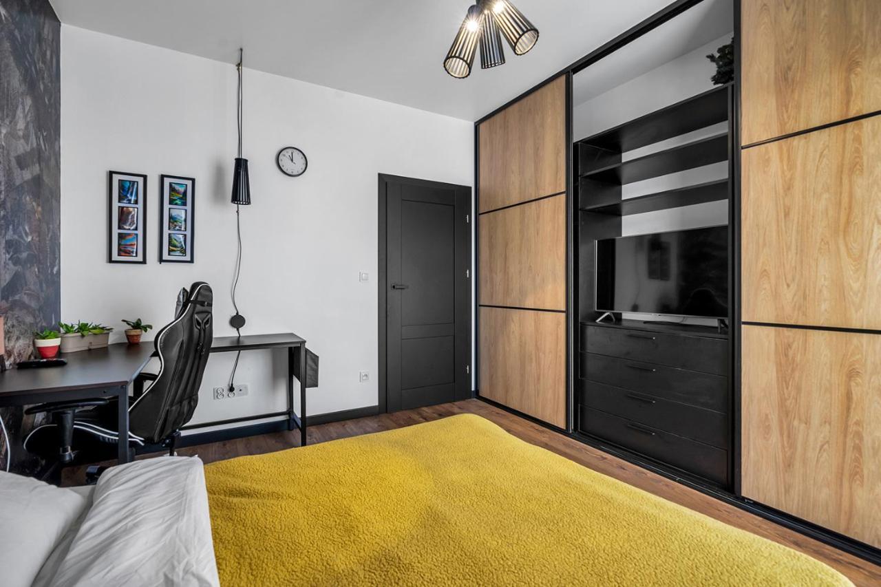 Stylish Airport Business - Parking, Balcony - By Rentujemy Leilighet *